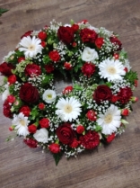 Traditional Wreath Red and White