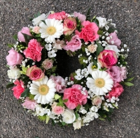 Traditional wreath Pink and white